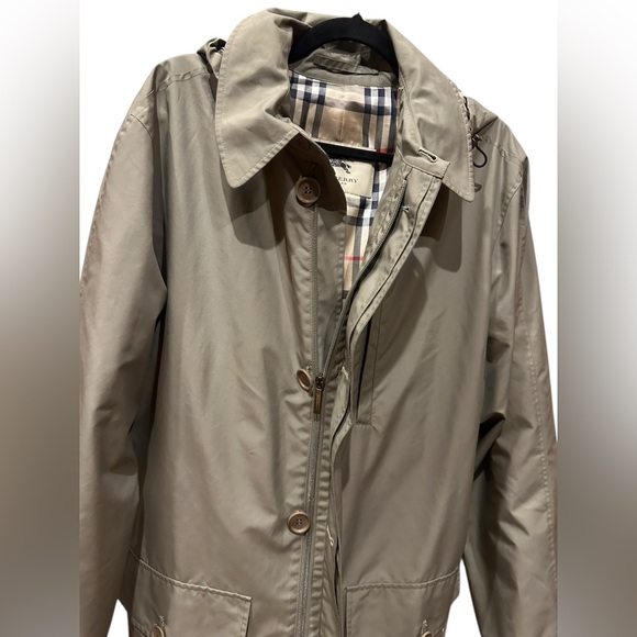 Burberry Men's Classic Beige Trench Coat size M - Picture 6 of 16